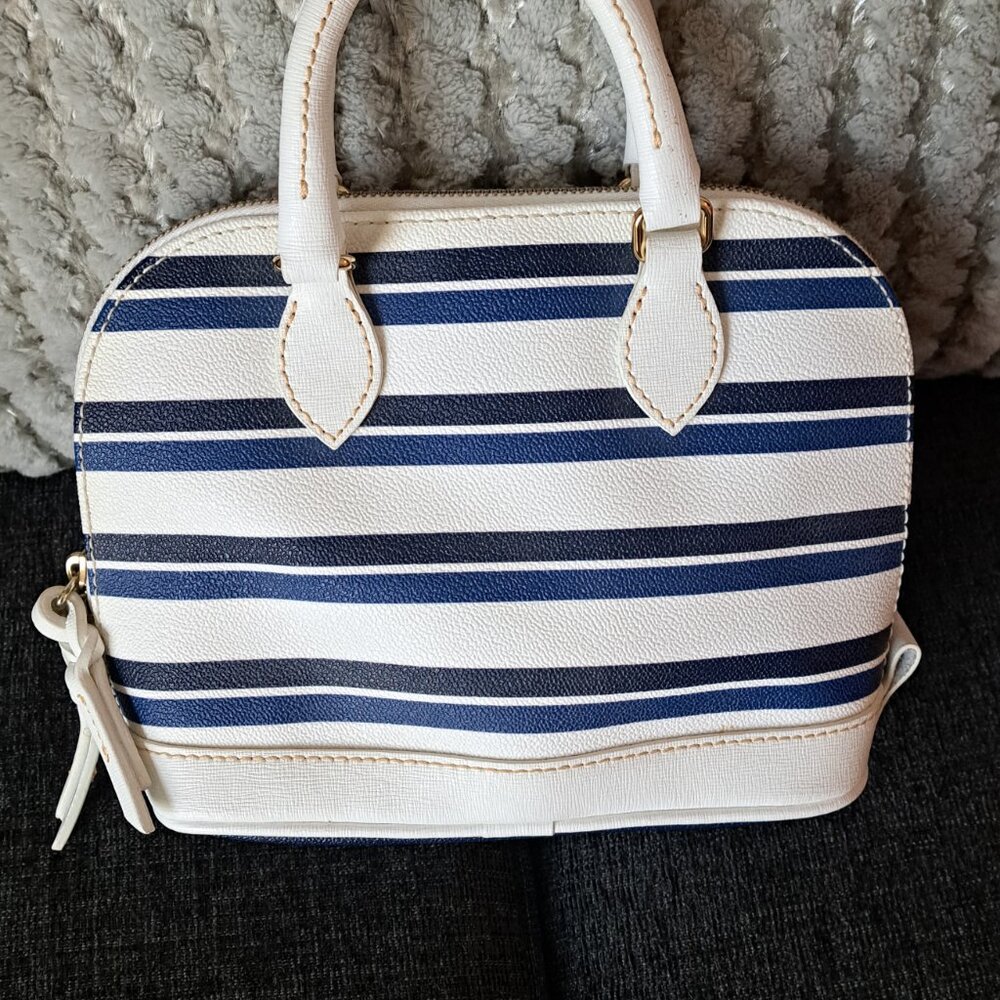 New w/o Tags Dooney & Bourke leather purse - Picture 2 of 4